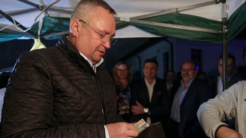 Nicolae Ciucă: Aţi văzut câtă disperare? Eu, care nu am fost în politică, s-a trezit toată lumea că Ciucă este inamicul numărul unu al României. Cei care mă atacă nu au decât, eu mă duc acăsică şi pun capul liniştit pe pernă