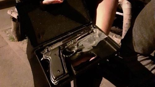 Pistol și cartușe, găsite la un om al străzii din Craiova / Bărbatul ar fi adus pistolul din Franţa