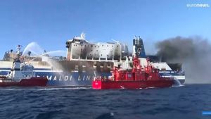 "Spuneţi-mi că sunt în viaţă" / Un pasager a fost găsit în viaţă pe feribotul care a luat foc în largul insulei Corfu
