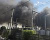 Incendiu la un punct de transformare electrică din Pucioasa / Locuitorii din zonă, evacuați / Degajări mari de fum