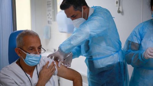 A trecut un an de la debutul campaniei de vaccinare / Valeriu Gheorghiță: Doar prin empatie, onestitate, dialog și comunicare, prin găsirea acelui obiectiv comun care să ne reprezinte, putem combate dezinformarea, ezitarea, scepticismul și neîncrederea
