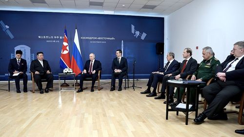 Liderul nord-coreean Kim Jong Un a primit cadou duminică cinci drone explozive, o dronă de recunoaştere şi o vestă antiglonţ înainte de a părăsi Rusia