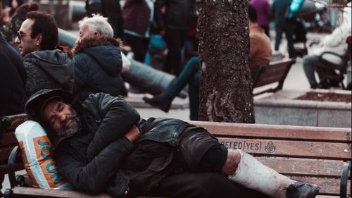 Raport al Organizației Mondiale a Sănătății: Încrederea europenilor în autorități scade din cauza inechității sociale / Politicile economice care se concentrează pe profit nu funcționează