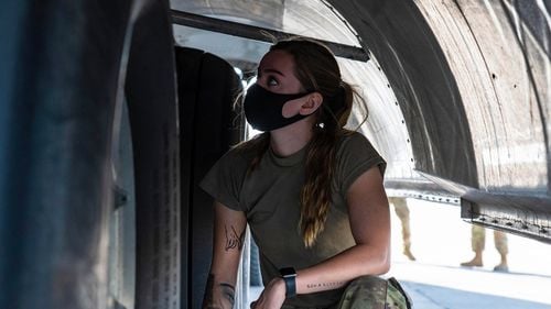 Pentagonul acuză un realizator de emisiune al Fox News că a jignit întreaga armată a SUA afirmând că femeile slăbesc forţele armate