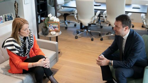 Cătălin Drulă s-a întâlnit cu Roberta Metsola/ Discuții despre aderarea României la Schengen