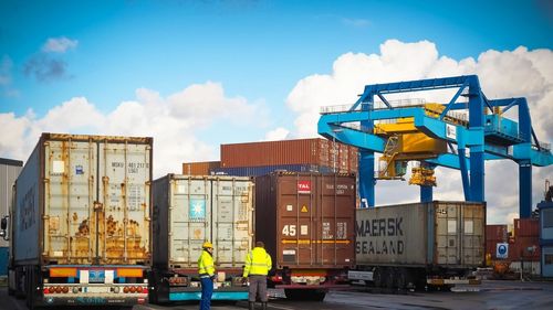 Noul sistem complet digitalizat de declarare la vamă a mărfurilor de import intră vineri în vigoare / Se elimină hârtiile, iar România scapă de infringement