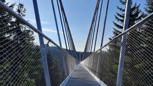 GALERIE FOTO Cel mai lung pod pietonal suspendat din lume, construit deasupra unei văi montane, a fost inaugurat vineri în Cehia