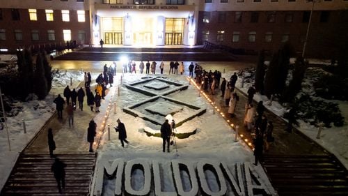 Comunitatea Evreiască din Moldova solicită retragerea unui manual de istorie: “Prezentarea regimului Antonescu într-o lumină favorabilă este o formă de revizionism istoric periculos” / Reacția Ministerului Educației