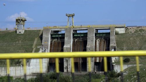 Ministrul Mediului: Legea adoptată în Parlament, care stabileşte că orice arie protejată poate fi distrusă, este o ruşine / Liderul senatorilor PSD: Gata cu baletul politic al ministrei USR a Mediului!