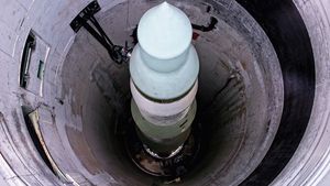 Militarii ruşi şi belaruşi exersează lansarea de arme nucleare tactice din Belarus