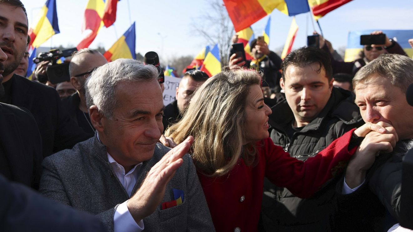 VIDEO Circa 3.000 de suporteri ai lui Călin Georgescu și AUR au manifestat în Parcul Tineretului din București. Georgescu, înconjurat permanent de gărzi de corp