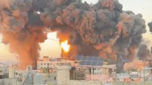 Barnier consideră ”extrem de gravă” situaţia din Liban şi se declară ”îngrijorat de securitatea” francezilor din această ţară. Mélenchon, ”consternat de amploarea masacrului”, acuză UE şi SUA de complicitate cu Netanyahu. ”Genocidul din (Fâşia) Gaza se propagă fără limite”