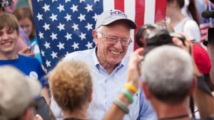 Bernie Sanders vrea taxarea cu 60% a miliardarilor care și-au mărit averile în pandemie. Ce sume ar trebui să plătească Elon Musk și Jeff Bezos