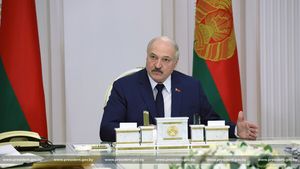 Lukașenko cere Uniunii Europene să plătească pentru zborurile de repatriere a migranților: „Dacă doriţi să plece, vă rog! Îi adunăm la aeroport. Nu are cine să plătească pentru asta. Să plătească UE”