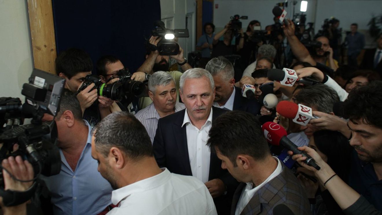 Liviu Dragnea a votat la referendumul pentru justiție / Liderul PSD a dat vina pe ambasadori pentru cozile uriașe din diaspora: Sunt secții goale în afara granițelor
