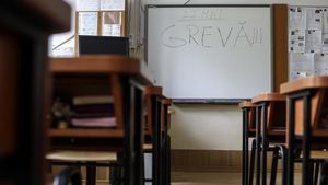 Răspunsul Guvernului pentru profesorii aflați în grevă: „Deschiderea la dialog este permanentă” / „Această formă de protest poate fi înlocuită oricând într-o formă de dialog”