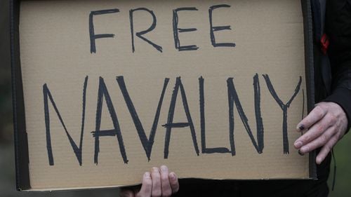 FOTO Un grup de persoane a protestat în fața Ambasadei Rusiei la București, cerând eliberarea opozantului Aleksei Navalnîi