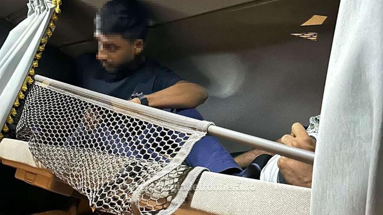 Migranţi din Etiopia, găsiţi ascunşi printre echipamente medicale, într-un tir / Șoferul e bulgar și e cercetat pentru trafic de migranți