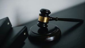 EXCLUSIV Ambasadorul SUA, Kathleen Kavalec: Inculpații au folosit prescripția pentru a evita pedeapsa, acest lucru trebuie să se schimbe / Curtea de Justiţie a UE, aşteptată să tranşeze problema / Lista celor scăpaţi de dosare prin prescripţie: Udrea, Vâlcov, Gabi Sandu, Nelu Iordache
