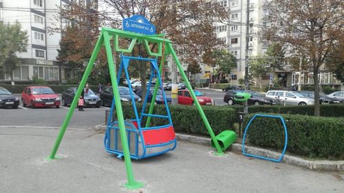Sfântu Gheorghe are primul leagăn pentru persoane cu dizabilități / Banii pentru achiziția lui, 22.000 de lei, au fost strânși în 3 ani de două asociații