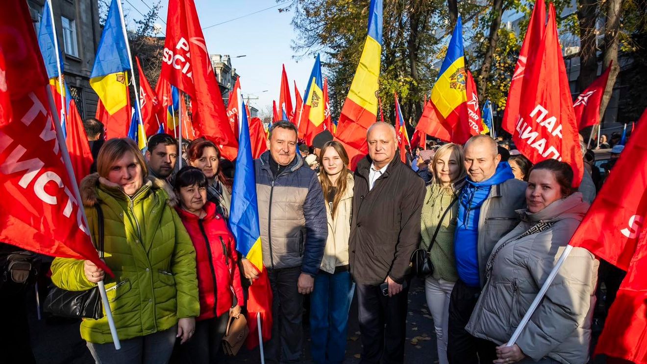 Partidul pro-rus PSRM a organizat un protest la Chișinău. Ei contestă rezultatul alegerilor prezidențiale câștigate de Maia Sandu