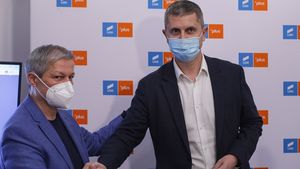OFICIAL Dacian Cioloș este președintele USR PLUS cu 50,9%. A câștigat alegerile în fața lui Dan Barna cu 695 de voturi