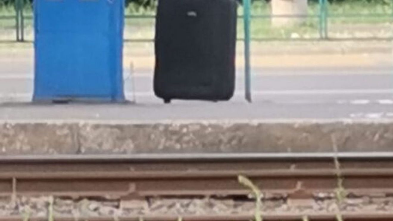 Valiză suspectă într-o stație de tramvai din Arad. La fața locului au fost solicitați specialişti SRI şi o echipă pirotehnică