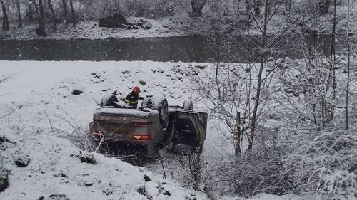 Patru cetățeni turci, între care doi minori, au fost implicați într-un accident rutier pe drumul către pârtia de schi de pe Transalpina