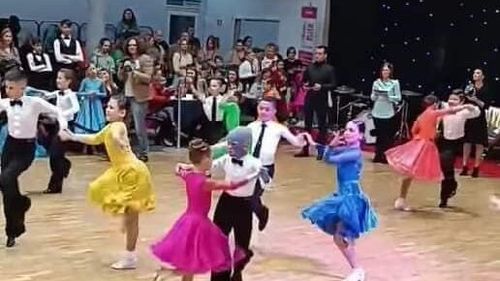 Era cu mama la medic când i-a lovit o rachetă rusească: Un băiat de 8 ani din Ucraina cu arsuri grave dansează din nou, după un an petrecut prin spitale