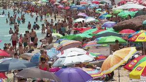 Litoralul românesc, mai scump. Cât plătim în plus vara aceasta pentru o noapte de cazare la mare