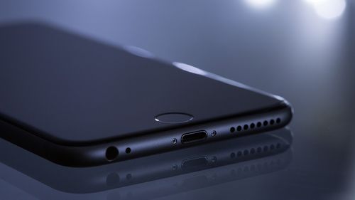 Guvernul britanic promite să combată furtul de telefoane mobile, după o creştere cu 150% a incidentelor