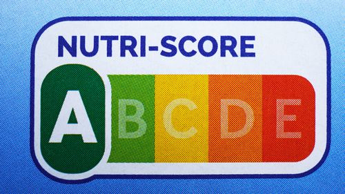 Lungul drum al etichetelor alimentare Nutri-Score de tip semafor pe plaiurile mioritice. Au fost întâi adoptate, apoi anulate, iar mai nou guvernul Ciolacu a notificat pe ultima sută de metri adoptarea în sistem opțional a sistemului de către comercianți