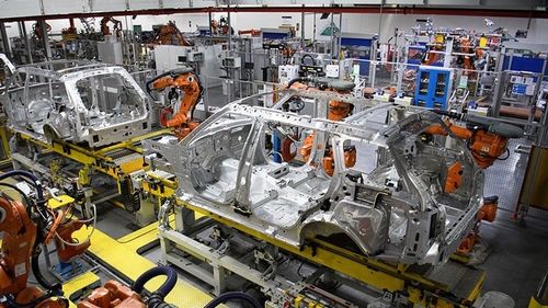 De ce riscă industria auto din Marea Britanie să se prăbușească în cazul unui Brexit fără acord. Cazul Land Rover Discovery: În ce țări UE sunt produse piesele și ce ar însemna vama pentru lanțul de aprovizionare