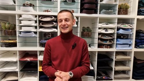 Povestea unui român din Italia care la 29 de ani este patronul unui butic de lux / Radu Măgureanu, care locuiește în Fontanelle, este mândru de drumul pe care l-a ales: „Trebuie să îți asumi riscuri, să te arunci, să experimentezi și să crești”