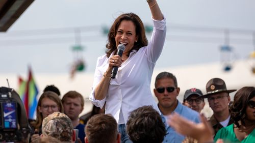 Kamala Harris şi-a publicat raportul medical, creând un contrast cu Trump: „Ea are rezilienţa fizică şi mintală necesară pentru a îndeplini cu succes sarcinile preşedinţiei, inclusiv cea de şef al executivului, şef de stat şi comandant suprem”