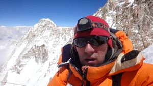 Alpinistul Horia Colibăşanu a ajuns în vârful muntelui Nanga Parbat - 8.125 metri / Este al unsprezecelea vârf de peste 8.000 de metri din carieră