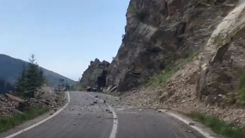 Circulaţie oprită temporar pe Transfăgărăşan, în urma căderii unor stânci pe carosabil