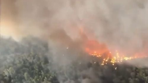 Pompierii din Australia încearcă să ţină sub control un imens incendiu de vegetaţie