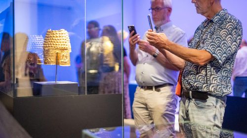 Româncă din Olanda, vizată în ancheta furtului tezaurului dacic / Ea susține că polițiștii i-au confiscat mașina și telefonul - Observator