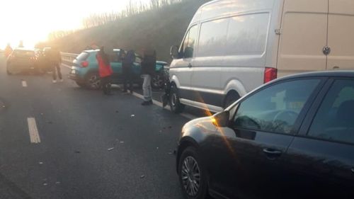 Accident rutier pe drumul expres Craiova-Pitești / 11 autoturisme sunt implicate în carambol / Două persoane transportate la spital / A fost activat Planul Roșu de Intervenție