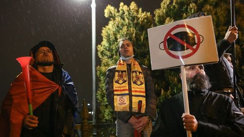 Jandarmeria Capitalei a aplicat 83 de amenzi, în valoare 38.600 de lei, în urma protestului de aseară din Capitală / A fost întocmit și un act de constatare a infracțiunii de port sau folosire fără drept de obiecte periculoase