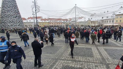 Sibienii au protestat împotriva majorării taxei de salubrizare: „Incompetența personalului din primărie o plătim noi acum”
