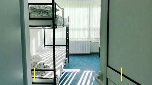 Universitatea din București, după ce o studentă a ajuns la dermatologie cu zeci de înțepături de ploșnițe în prima noapte la cămin: Am făcut verificări repetate, nu am găsit niciun fel de insecte. Mobilierul este nou