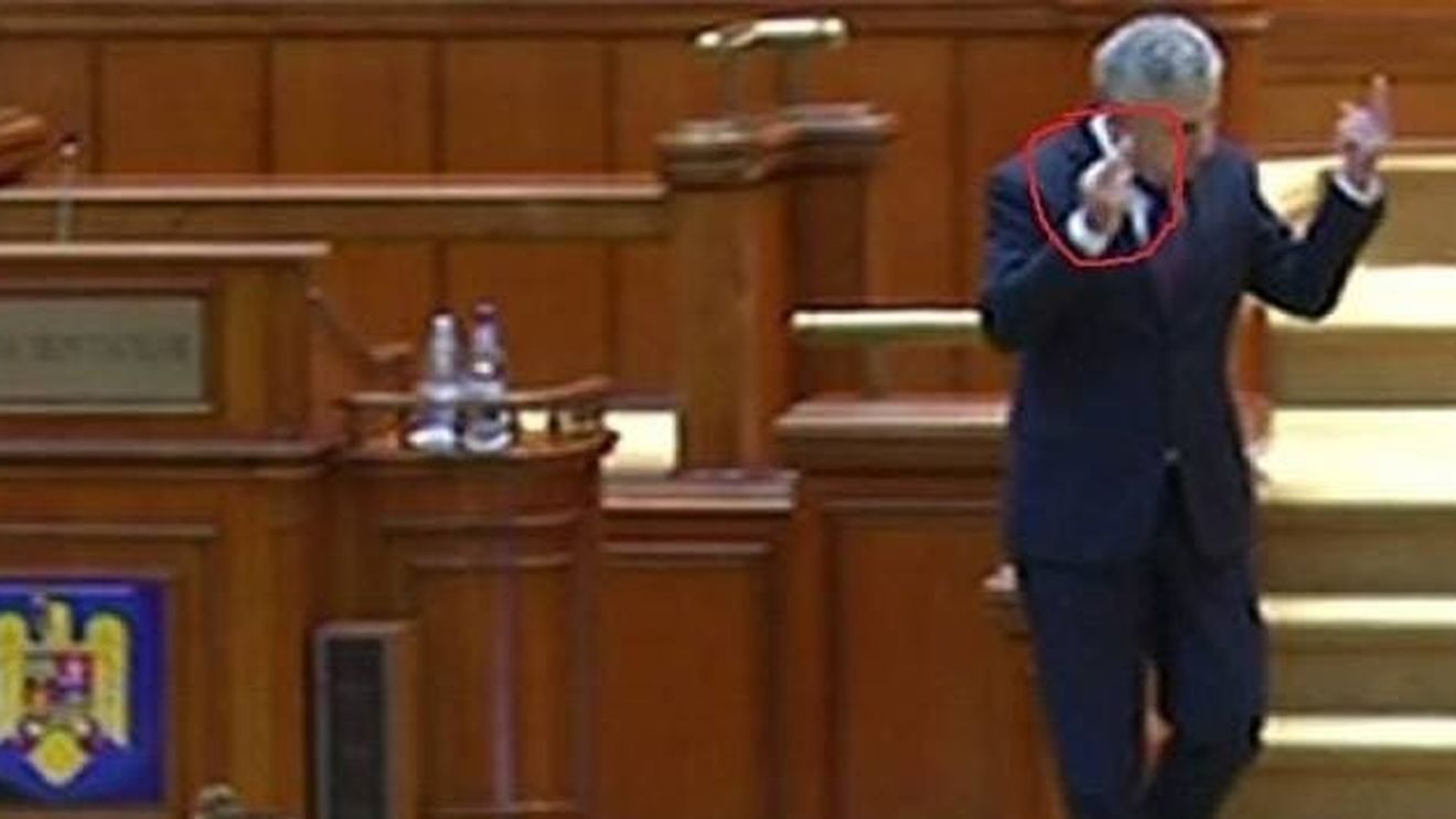 VIDEO Florin Iordache, gesturi obscene către opoziție: Le-a arătat deputaților PNL și USR degetul mijlociu de la ambele mâini / ”Vrem să fim independenți de Comisia Europeană”