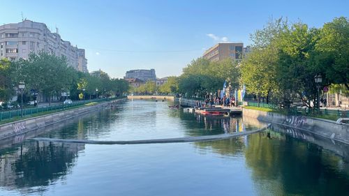 Ciucu vrea ca râul Dâmbovița să devină un „coridor-parc” al Bucureștiului, o atracție în sine | „Să ai acces la apă într-un oraș este o binecuvântare” / Exemplul Senei din Paris