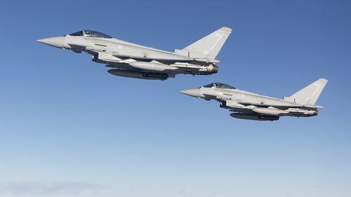 Patru aeronave Eurofighter Typhoon ale Forţelor Aeriene Italiene și 180 de militari au ajuns în România