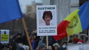 Doctorița controversată Flavia Groșan, lăsată de 4 ani de Colegiul Medicilor și autorități să împrăștie teorii ale conspirației, susține că persoanele nevaccinate se pot îmbolnăvi dacă fac sex cu cineva vaccinat / UPDATE Colegiul Medicilor Bihor a decis declanşarea anchetei disciplinare, dar o concluzie e așteptată abia în noiembrie