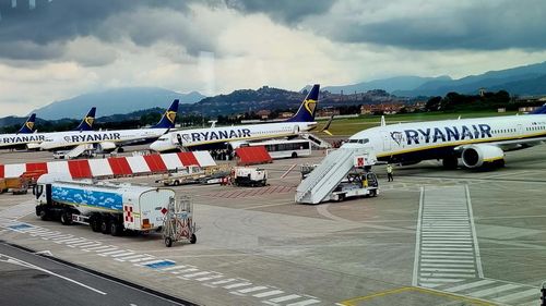 Un bărbat a murit după ce a fost aspirat de motorul unui avion pe aeroportul din Bergamo / Zborurile au fost suspendate pentru mai mult de o oră