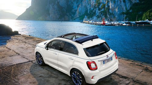 Automobilele vândute ca "bijuterii italiene" trebuie să fie fabricate în Italia, îi spune premierul Melloni producătorului Stellantis