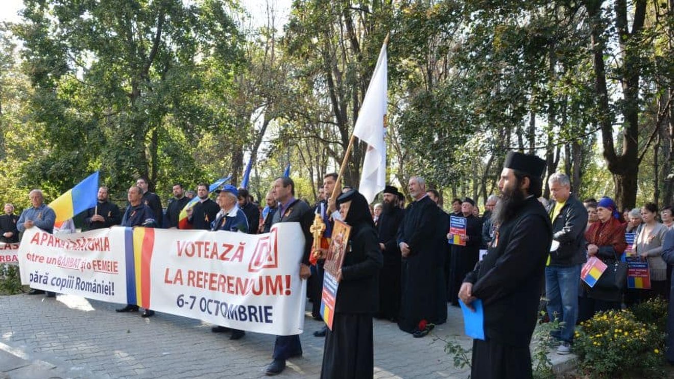 Referendumul pentru familie a ajuns și în inspectoratele școlare: profesorii de religie au discutat oficial despre organizarea scrutinului